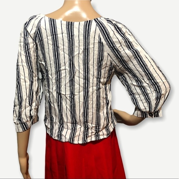 Urban romantics blouse crop stripe Vneck button - Picture 2 of 12